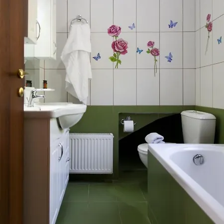Nikoleta Hotell Apolpaina